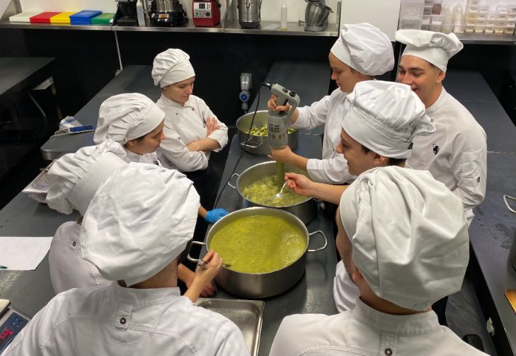 Fotografia de: Projecte solidari Caliu CETT | CETT